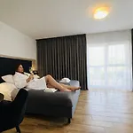 Гостевой дом Royal Villa Resort - Jacuzzi, Melex Na Plaze, Apartamenty Z Kuchnia, Widok Na Zalew Wislany