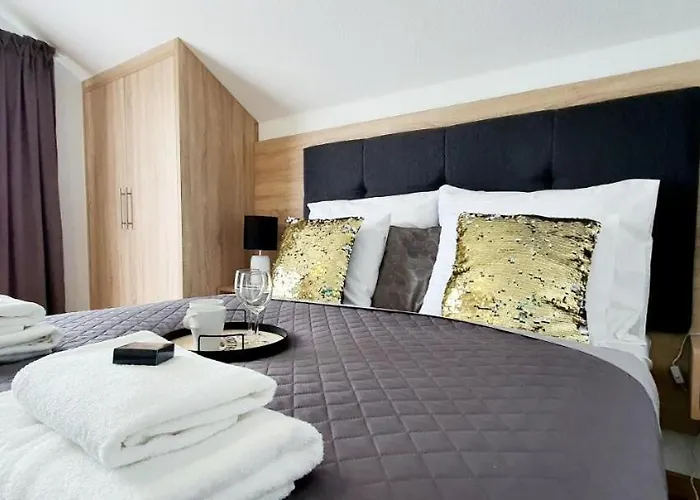 Royal Villa Resort - Jacuzzi, Melex Na Plaze, Apartamenty Z Kuchnia, Widok Na Zalew Wislany Pensionat
